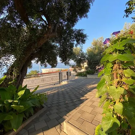 Tole Tatil Evi