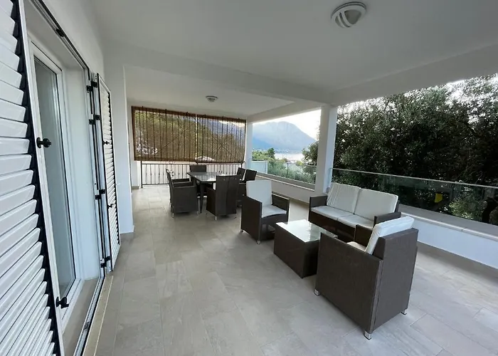 بيت للعطل Tole بوداكا